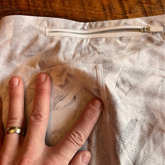 Lululemon Speed Up Tight Leggings - Sz 4 - Picture 9 of 9